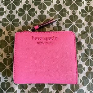 MAKE AN OFFER Kate spade small bifold l-zip wallet Cameron monotone peony
